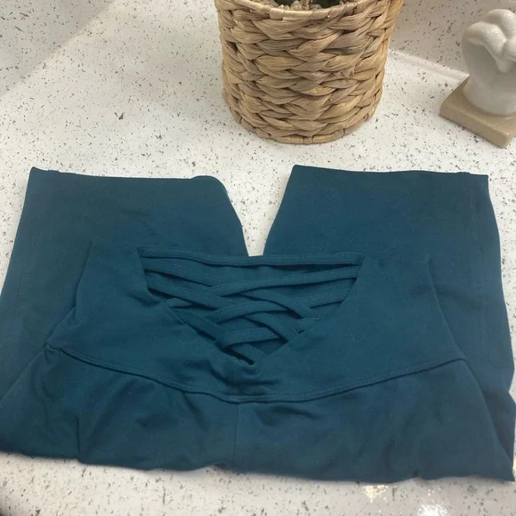 Bombshell Sportswear Sexy Back leggings - Picture 3 of 8